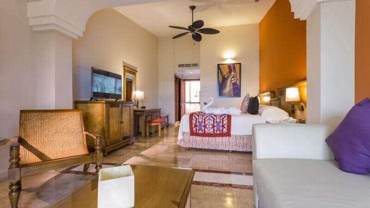 Junior Suite Poolside